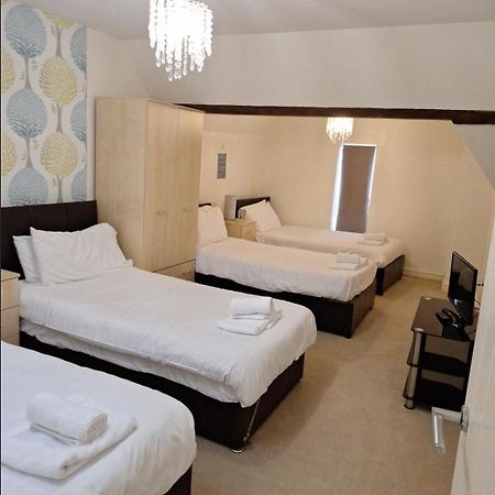 Comfortable Swindon Town Centre Apartments, Free Parking, Sleeps Up To 8 Zewnętrze zdjęcie