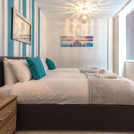 Comfortable Swindon Town Centre Apartments, Free Parking, Sleeps Up To 8 Zewnętrze zdjęcie