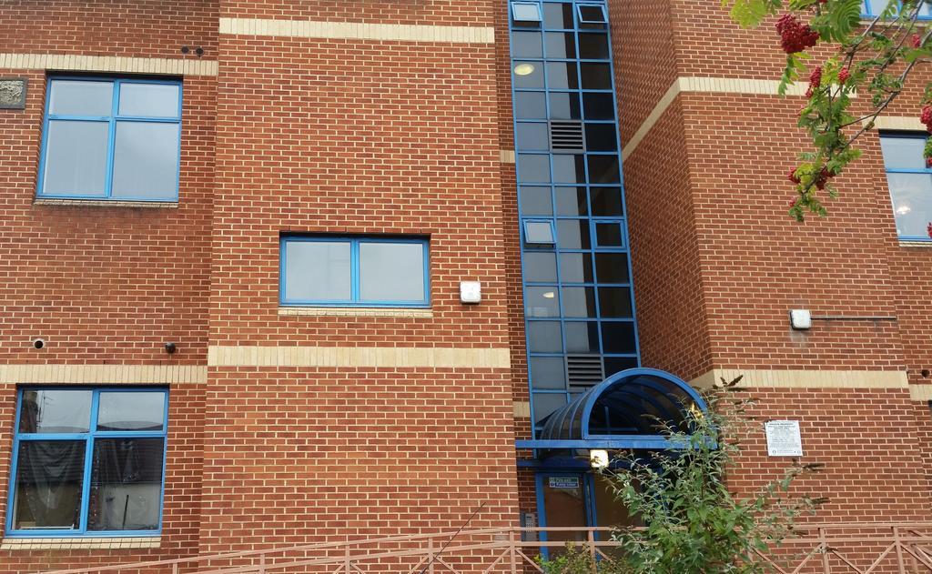 Comfortable Swindon Town Centre Apartments, Free Parking, Sleeps Up To 8 Pokój zdjęcie