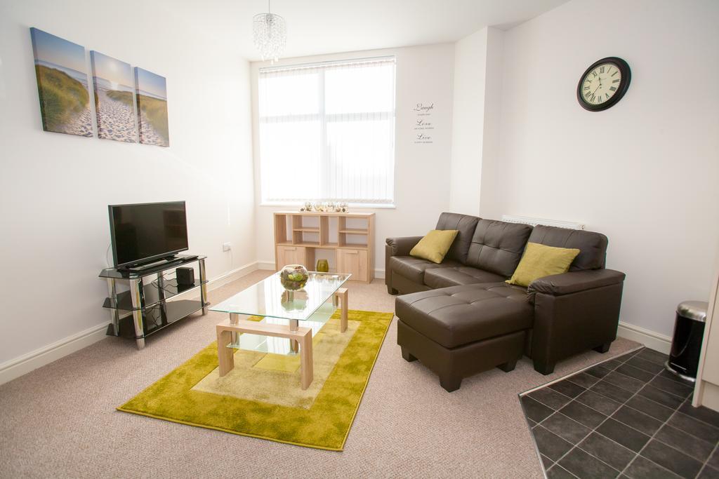 Comfortable Swindon Town Centre Apartments, Free Parking, Sleeps Up To 8 Pokój zdjęcie