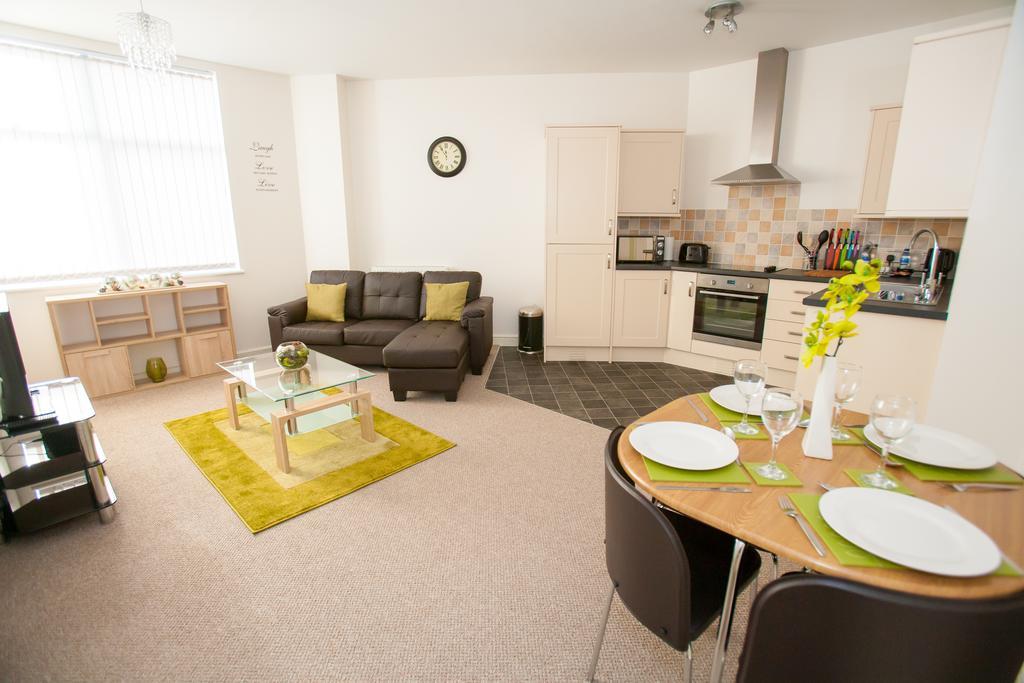 Comfortable Swindon Town Centre Apartments, Free Parking, Sleeps Up To 8 Pokój zdjęcie