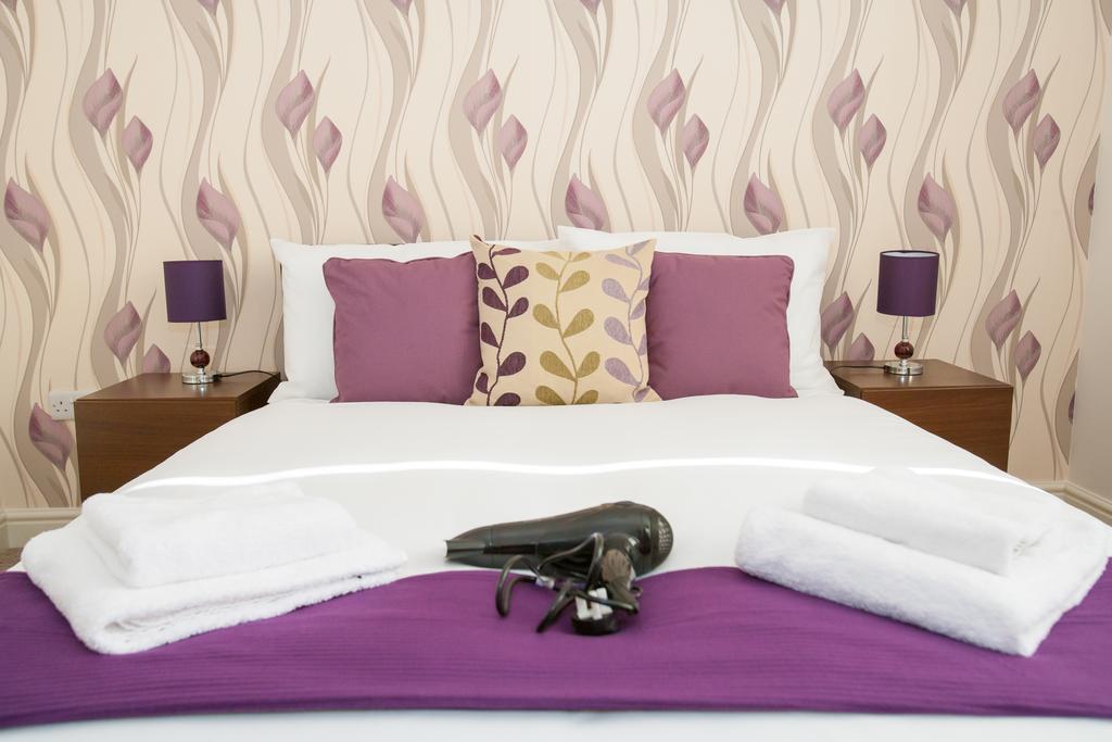 Comfortable Swindon Town Centre Apartments, Free Parking, Sleeps Up To 8 Pokój zdjęcie