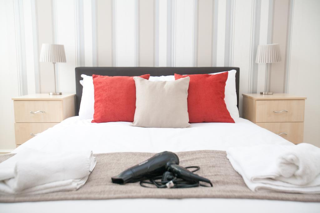 Comfortable Swindon Town Centre Apartments, Free Parking, Sleeps Up To 8 Zewnętrze zdjęcie
