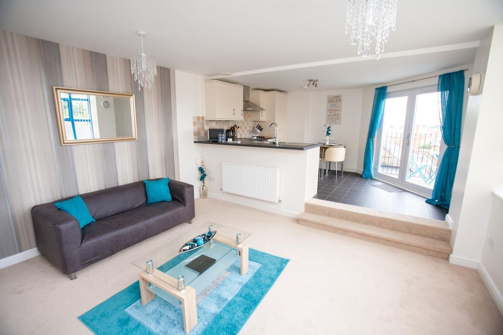Comfortable Swindon Town Centre Apartments, Free Parking, Sleeps Up To 8 Zewnętrze zdjęcie