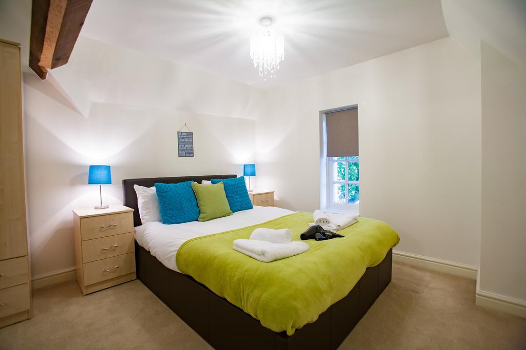 Comfortable Swindon Town Centre Apartments, Free Parking, Sleeps Up To 8 Zewnętrze zdjęcie