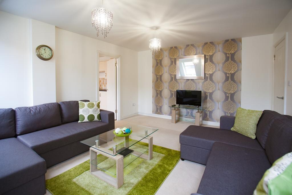 Comfortable Swindon Town Centre Apartments, Free Parking, Sleeps Up To 8 Zewnętrze zdjęcie