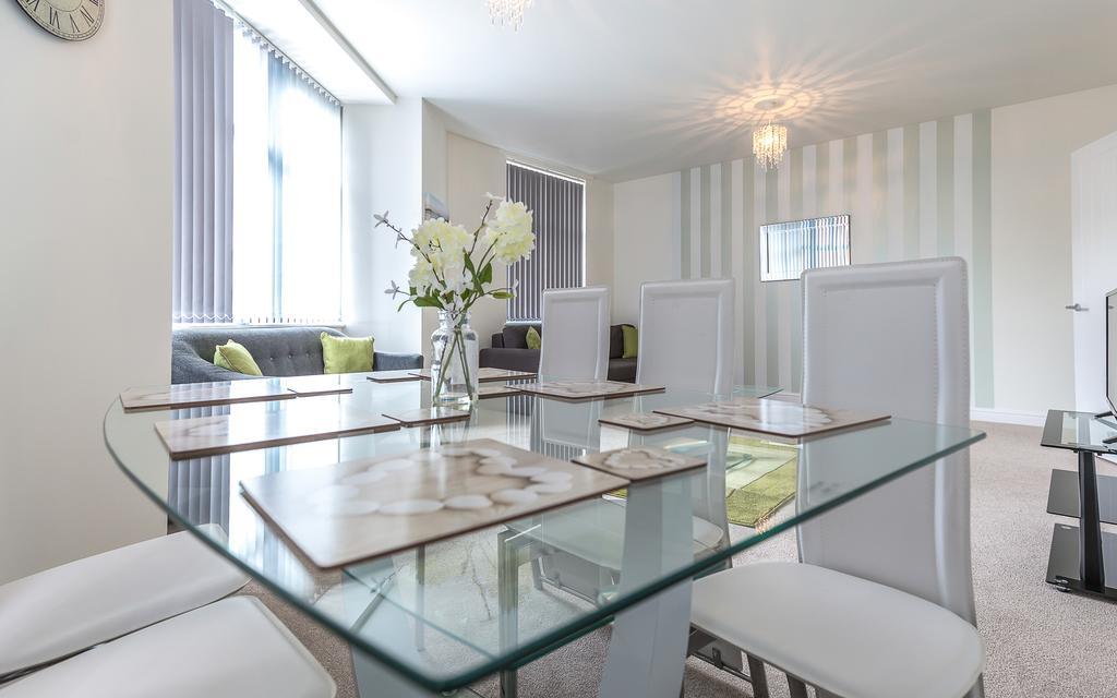 Comfortable Swindon Town Centre Apartments, Free Parking, Sleeps Up To 8 Zewnętrze zdjęcie
