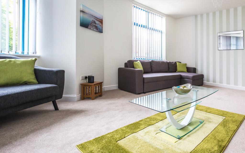 Comfortable Swindon Town Centre Apartments, Free Parking, Sleeps Up To 8 Zewnętrze zdjęcie