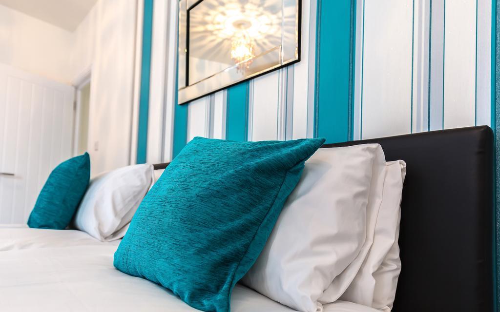 Comfortable Swindon Town Centre Apartments, Free Parking, Sleeps Up To 8 Zewnętrze zdjęcie