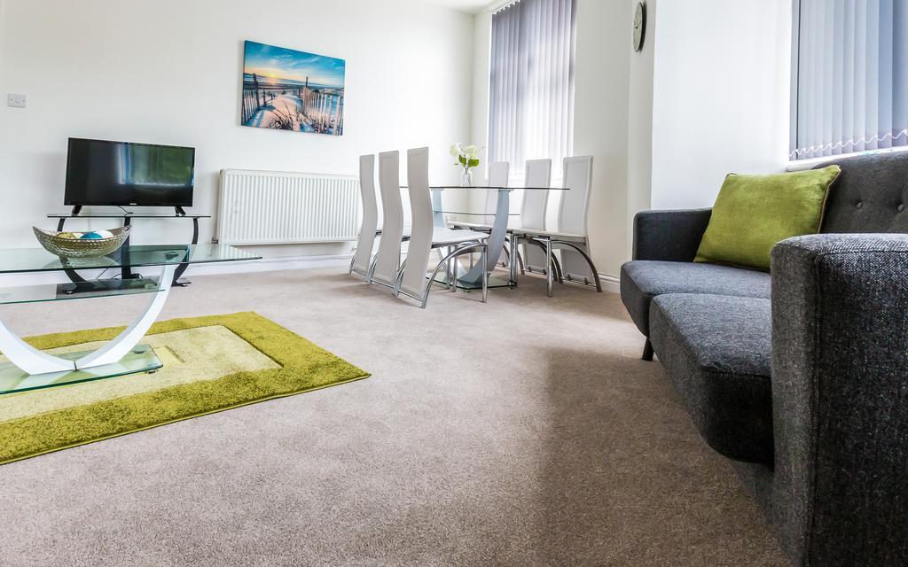 Comfortable Swindon Town Centre Apartments, Free Parking, Sleeps Up To 8 Zewnętrze zdjęcie