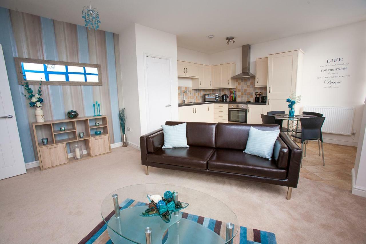Comfortable Swindon Town Centre Apartments, Free Parking, Sleeps Up To 8 Zewnętrze zdjęcie